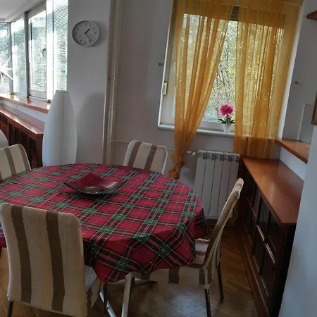Apartment Arena 2 *